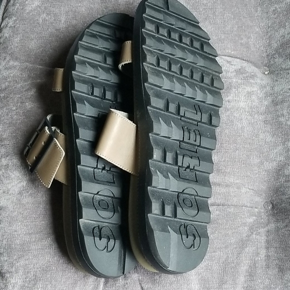 NWOT - Sorel Buckled Sandal